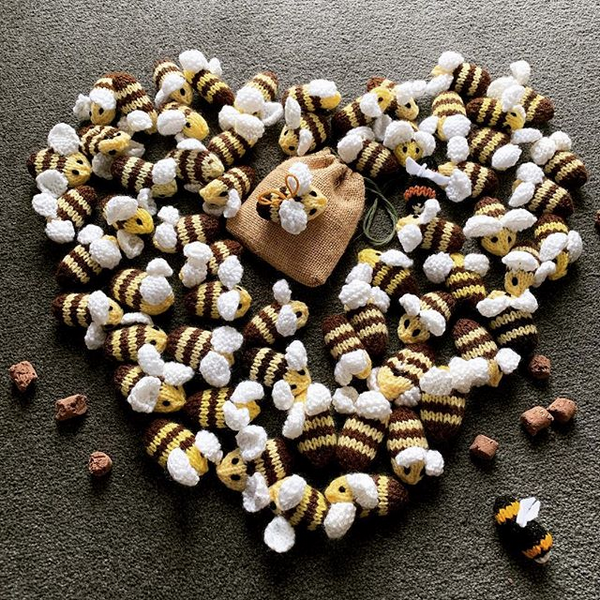 Easy Beesy Knitted Bee pattern